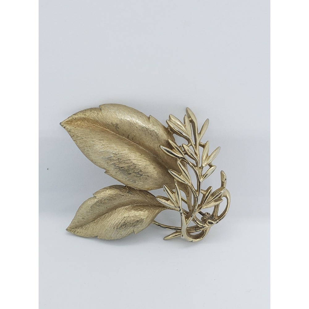 Vintage‎ Signed Sarah Coventry Gold Tone Floral design Brooch Pin Height 2.5"